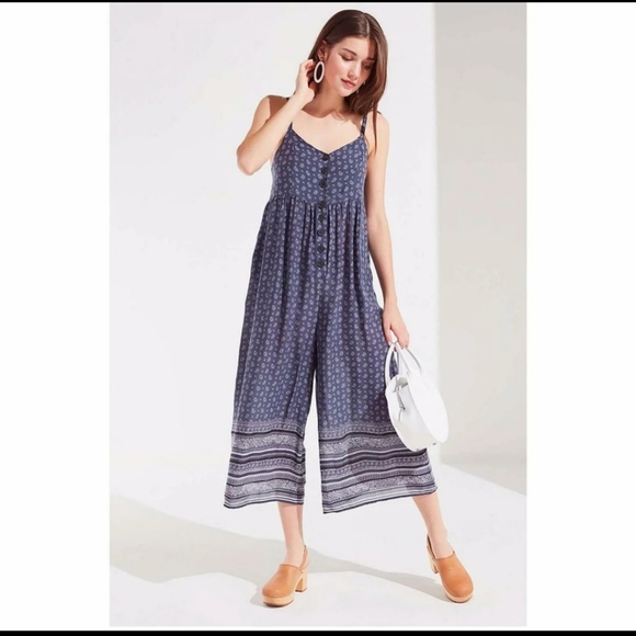 UO Tootsie Button-Down Crop Jumpsuit - Picture 2 of 9